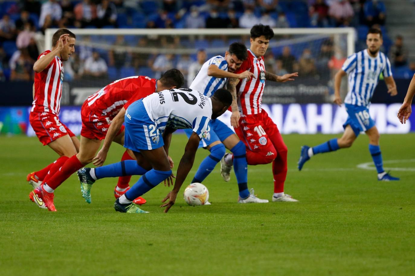 La Rosaleda volvió a vivir un partido con gran ambiente 