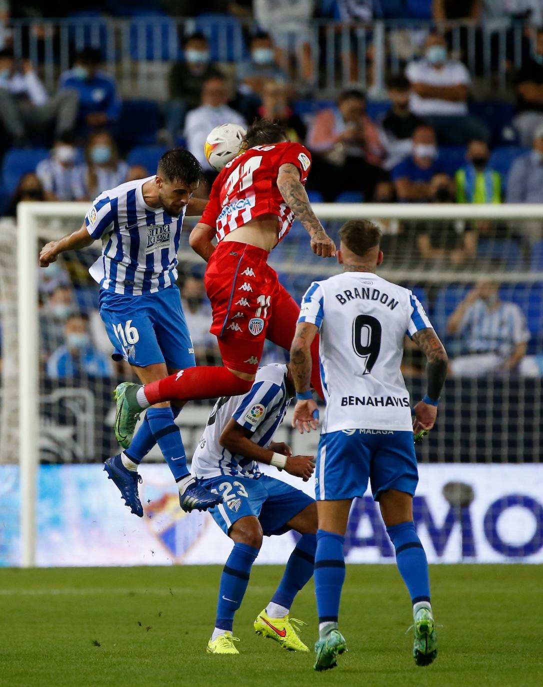 La Rosaleda volvió a vivir un partido con gran ambiente 