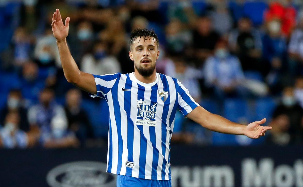 El jugador del Málaga, Genaro Rodríguez, durante el partido contra el Lugo en La Rosaleda.