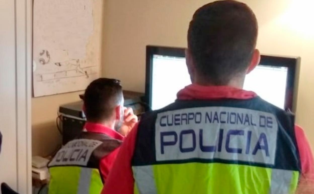 Ciberagentes del Cuerpo Nacional de Policía. 