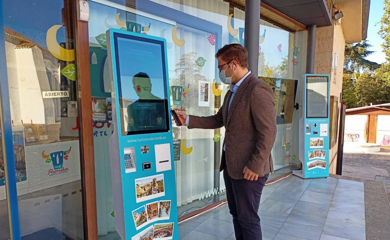 Ronda instala dos nuevos 'ticket points' junto a la Oficina de Turismo