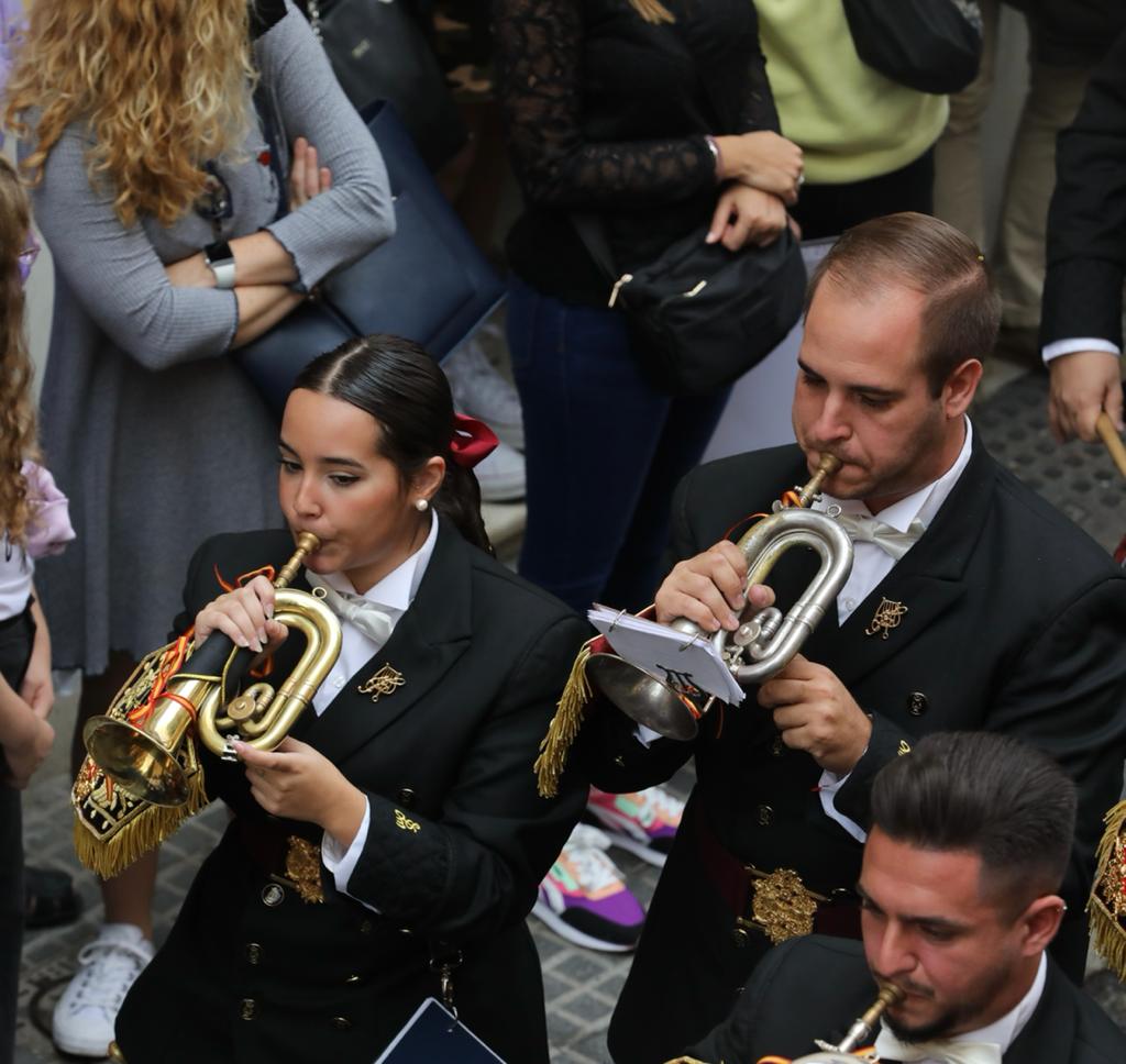 Dieciséis tronos recorren la ciudad para conmemorar el centenario de la Agrupación de Cofradías de Málaga en un evento histórico. En la imagen, Rescate.