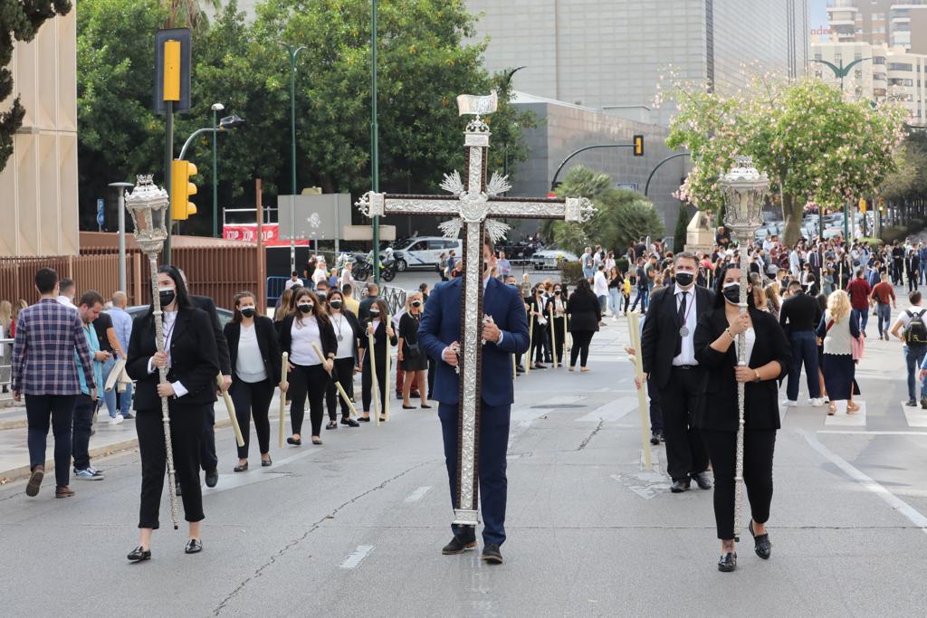 Dieciséis tronos recorren la ciudad para conmemorar el centenario de la Agrupación de Cofradías de Málaga en un evento histórico. En la imagen, Cena