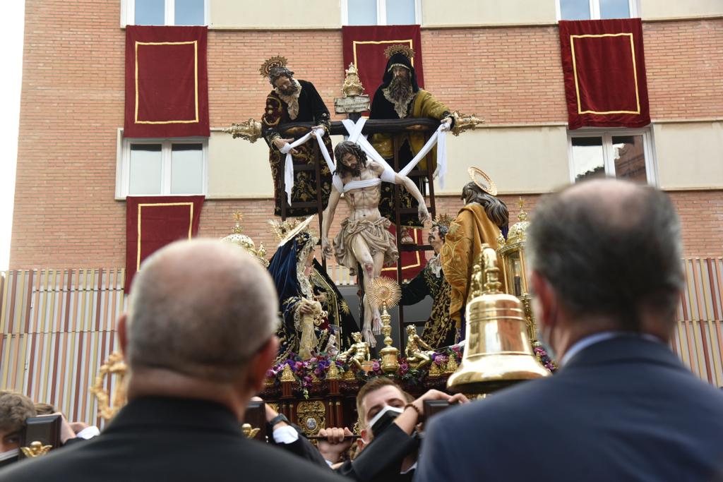 Dieciséis tronos recorren la ciudad para conmemorar el centenario de la Agrupación de Cofradías de Málaga en un evento histórico. En la imagen, Descendimiento.