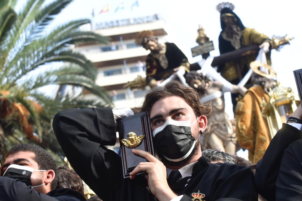 Dieciséis tronos recorren la ciudad para conmemorar el centenario de la Agrupación de Cofradías de Málaga en un evento histórico. En la imagen, Descendimiento.