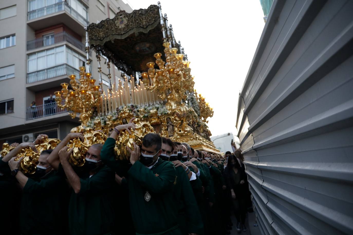 Imágenes de la Esperanza en su desfile procesional durante la magna