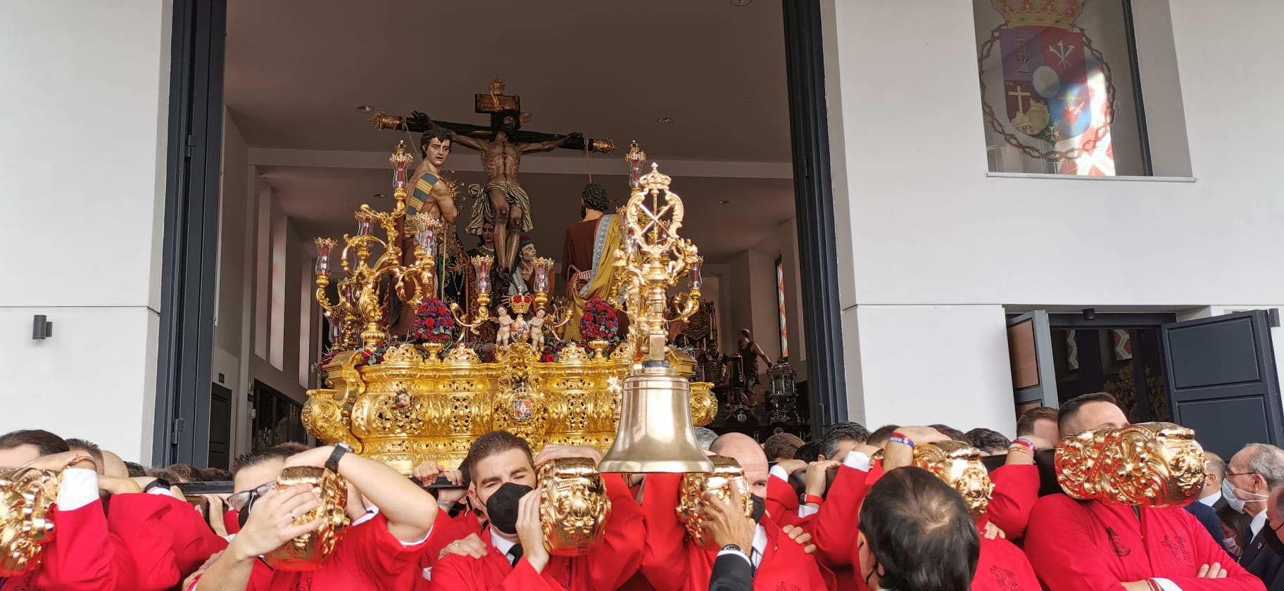 Dieciséis tronos recorren la ciudad para conmemorar el centenario de la Agrupación de Cofradías de Málaga en un evento histórico. En la imagen, Pollinica.