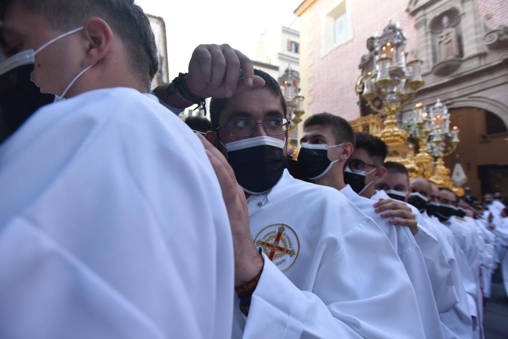 Dieciséis tronos recorren la ciudad para conmemorar el centenario de la Agrupación de Cofradías de Málaga en un evento histórico. En la imagen, Resucitado.