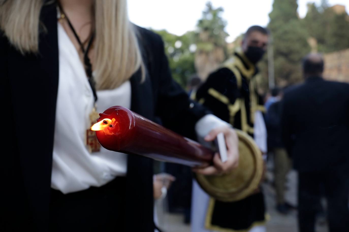 Dieciséis tronos recorren la ciudad para conmemorar el centenario de la Agrupación de Cofradías de Málaga en un evento histórico. En la imagen, Sepulcro.