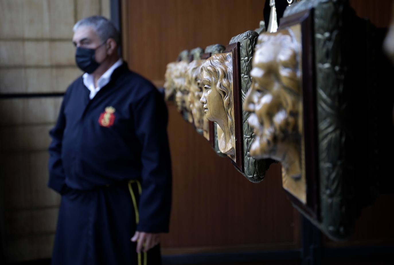 Dieciséis tronos recorren la ciudad para conmemorar el centenario de la Agrupación de Cofradías de Málaga en un evento histórico. En la imagen, Sepulcro.