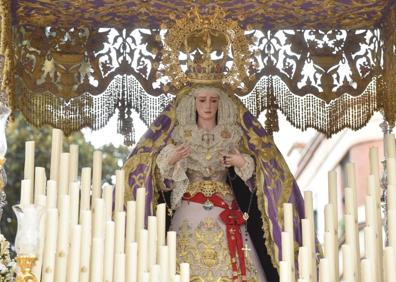 Imagen secundaria 1 - Emocionada salida de la Virgen de Consolación y Lágrimas: «Un milagro ha hecho que pueda estar aquí»