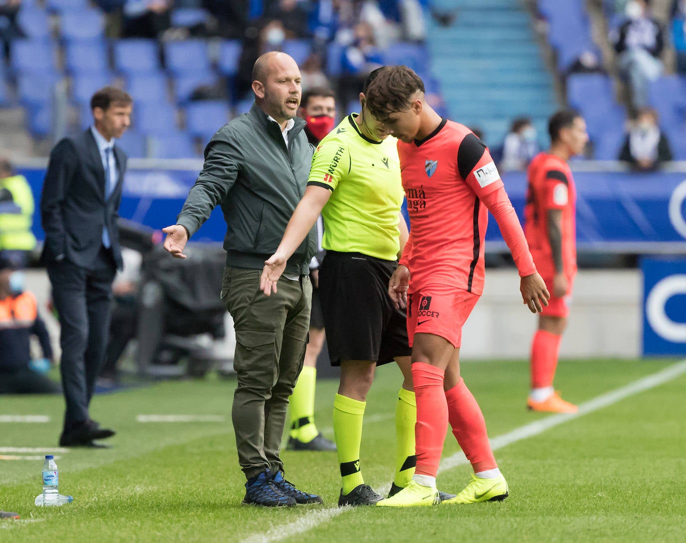 La visita del Málaga al Oviedo, en fotos. 