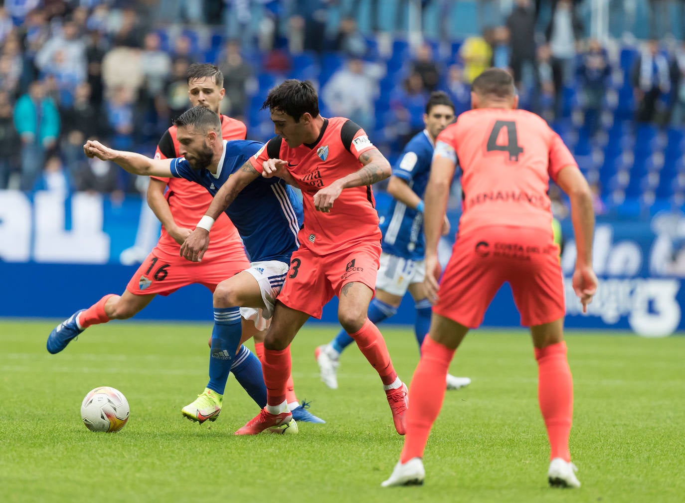 La visita del Málaga al Oviedo, en fotos. 