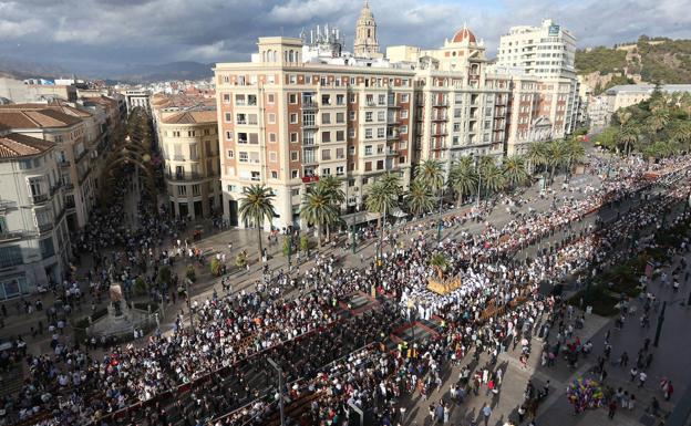 Decenas de miles de personas se concentraron en el recorrido oficial y su entorno. 