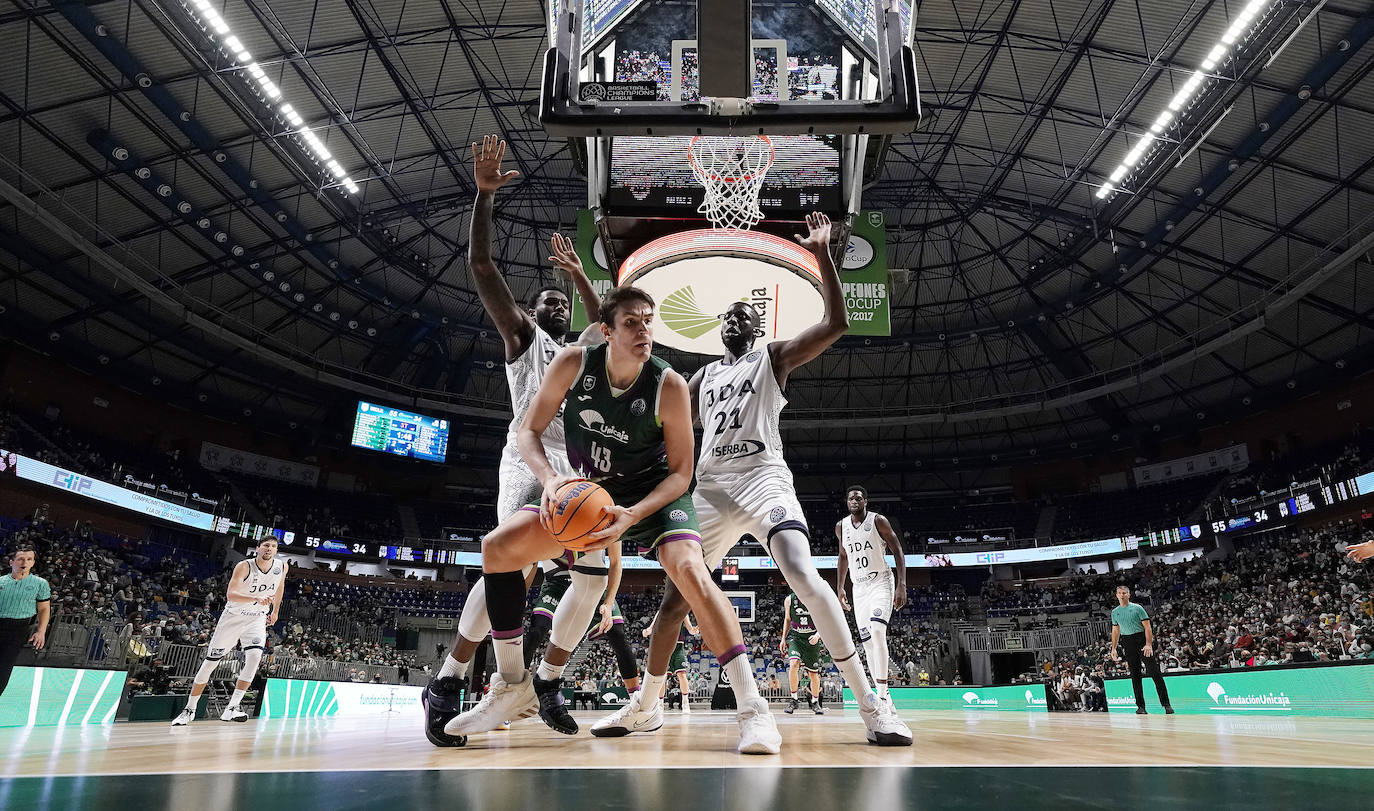 Victoria cómoda del Unicaja ante el Dijon. 