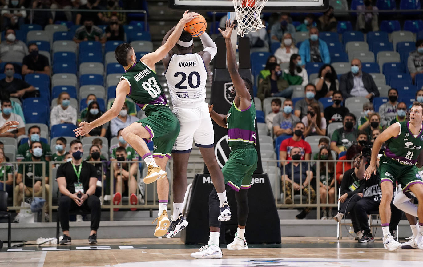 Momento del partido entre el Unicaja y el Dijon francés en el Martín Carpena.