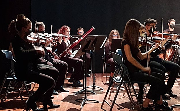 Sección de cuerdas de la JOPMA.