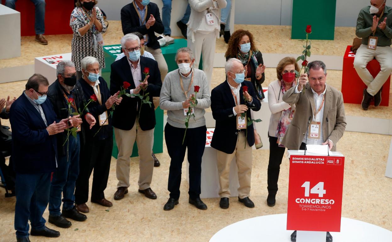 Un momento del homenaje en el congreso del PSOE de Andalucía.