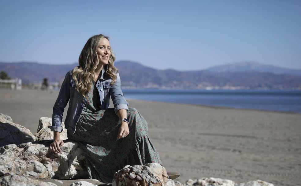 Fernández, posando para SUR en la playa de Los Álamos, en Torremolinos.