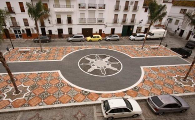 Esta plaza emblemática de Álora es semipeatonal.