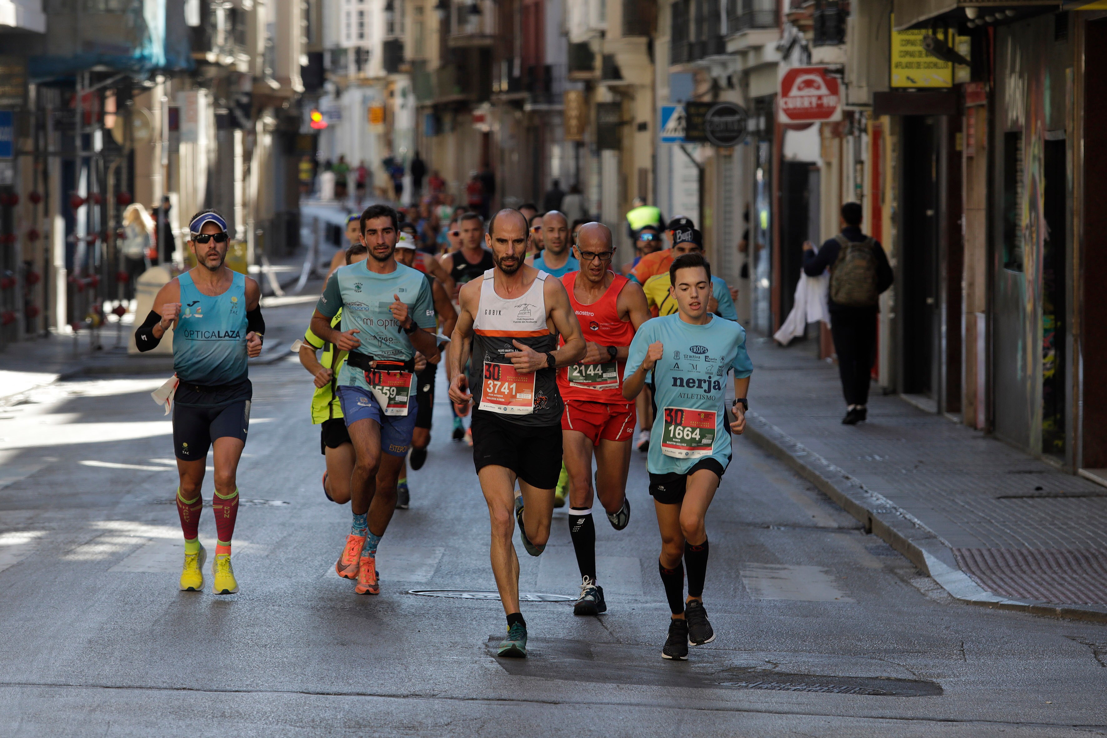 Unos 7.000 corredores estaban inscritos para recorrer las calles de la ciudad en la edición de 2021. 