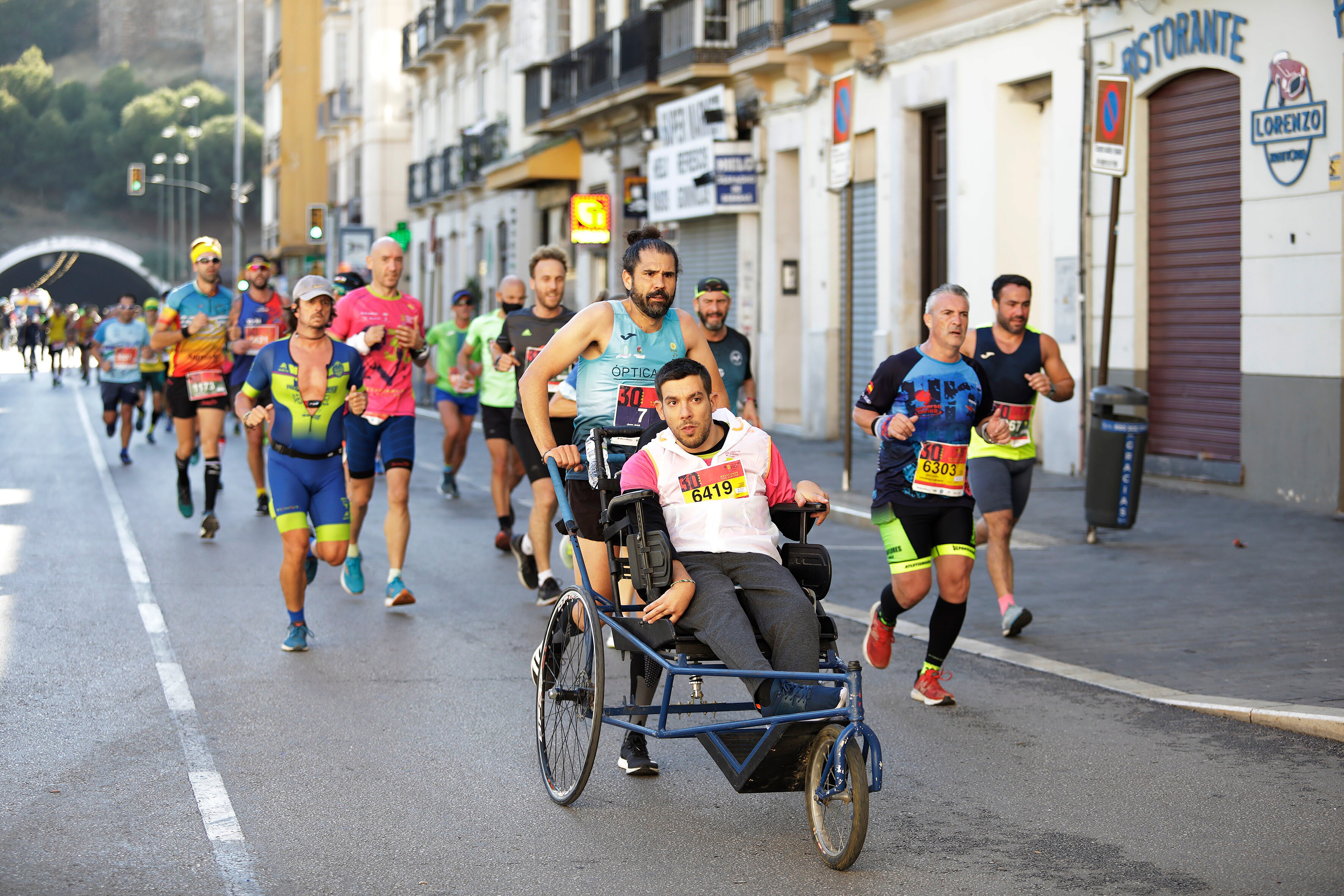 Unos 7.000 corredores estaban inscritos para recorrer las calles de la ciudad en la edición de 2021. 