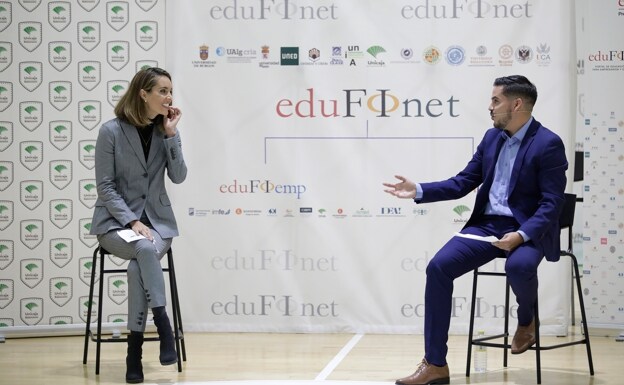 Carbonell, durante el coloquio de Edufinet de Unicaja, con CECA, en Los Guindos. 