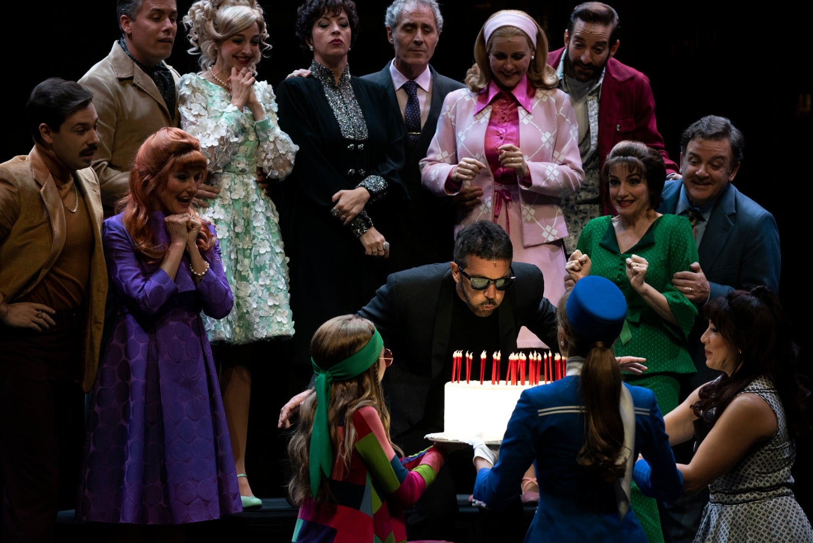 Proyecciones en 3D, un escenario giratorio y una escenografía envolvente dan espectacularidad al segundo musical de la factoría del Soho.