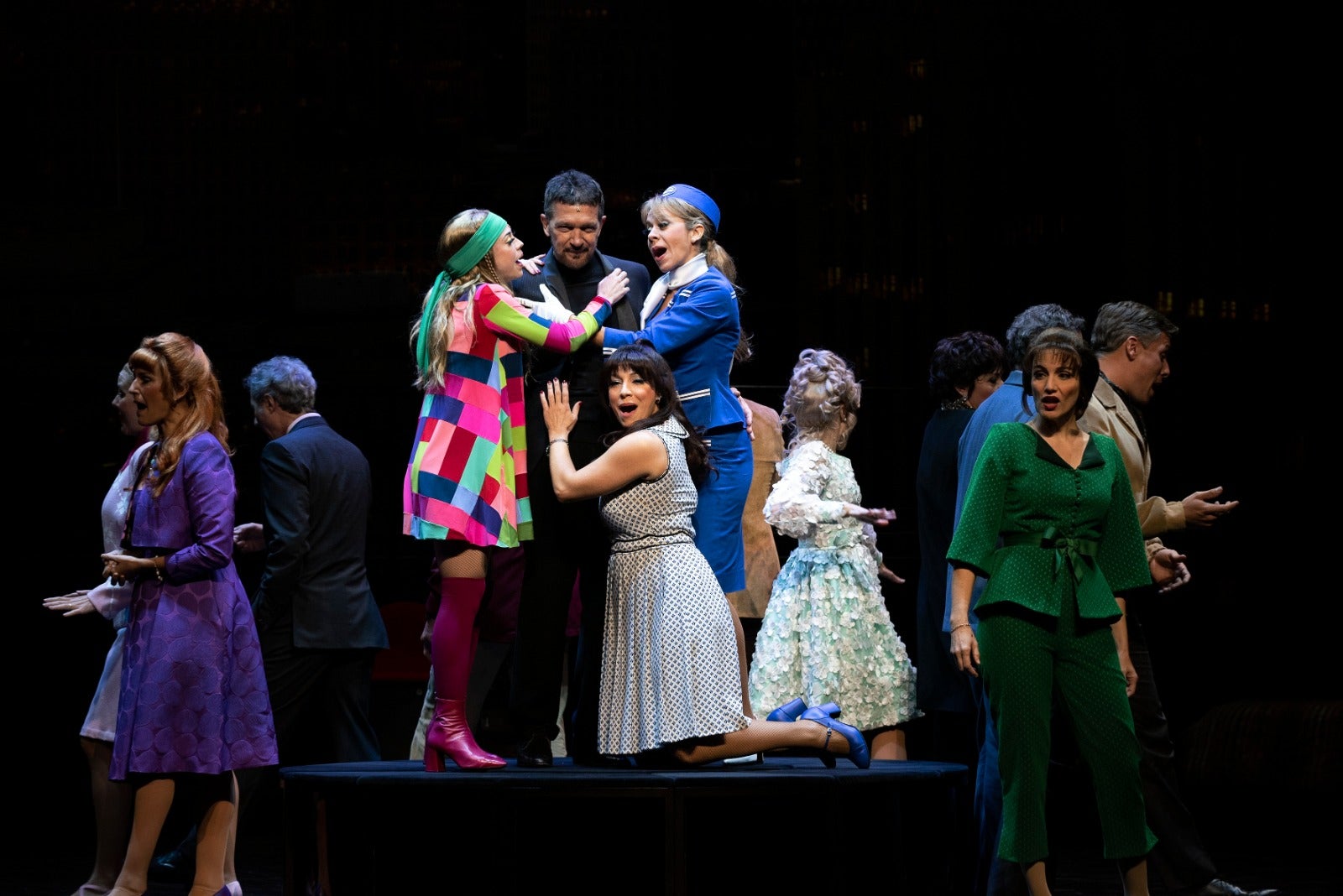 Proyecciones en 3D, un escenario giratorio y una escenografía envolvente dan espectacularidad al segundo musical de la factoría del Soho.