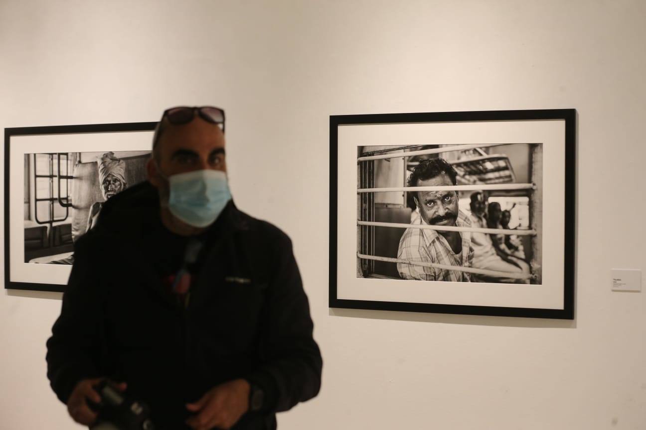 Exposición fotográfica en Málaga sobre los trenes y las estaciones indias. 