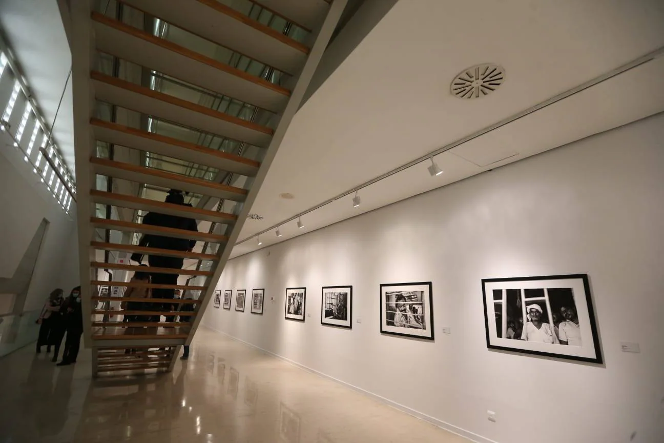 Exposición fotográfica en Málaga sobre los trenes y las estaciones indias. 