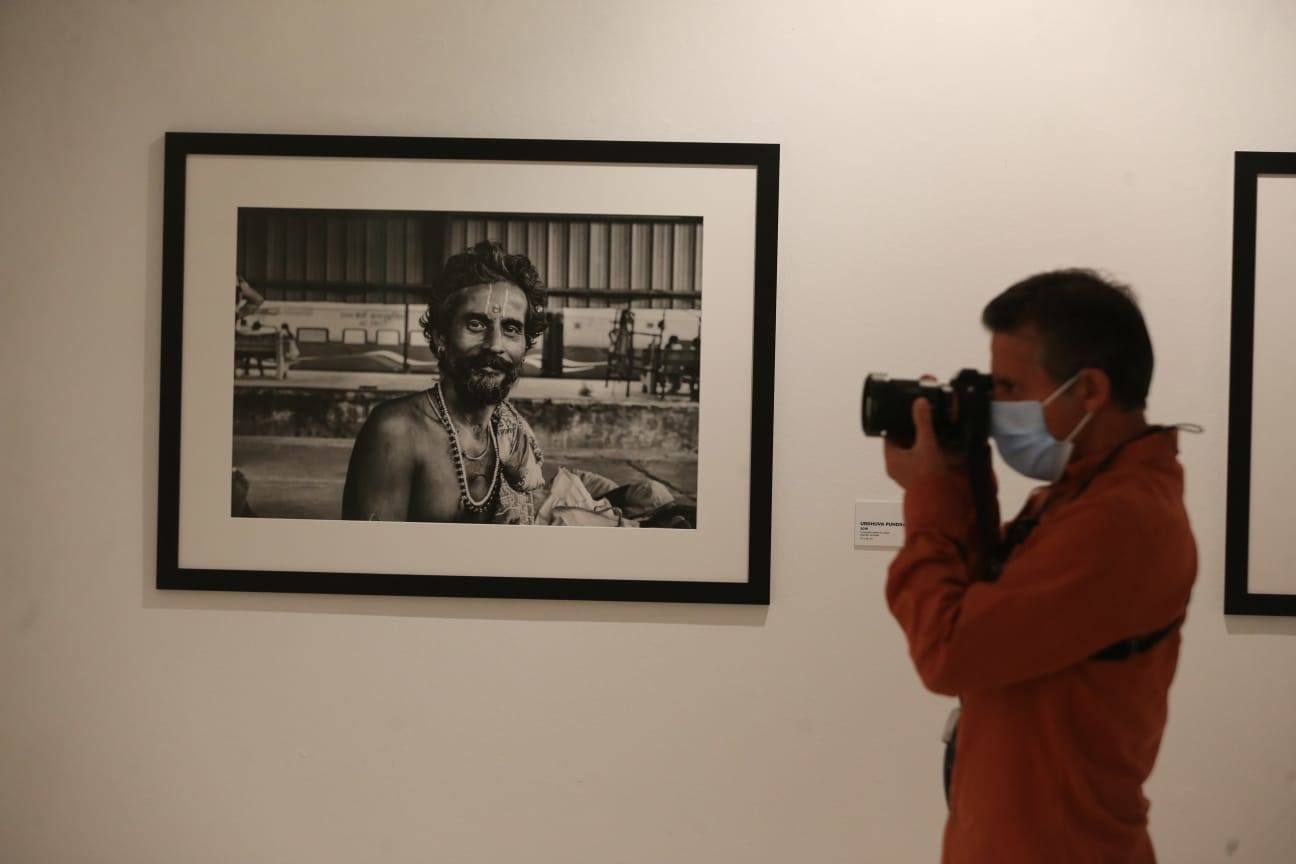 Exposición fotográfica en Málaga sobre los trenes y las estaciones indias. 