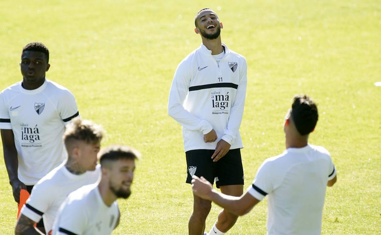 Hicham luce su sonrisa en un entrenamiento con el Málaga esta semana.