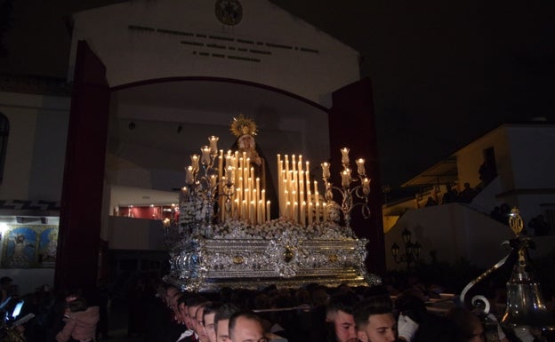 La Virgen de los Dolores en su salida procesional. 