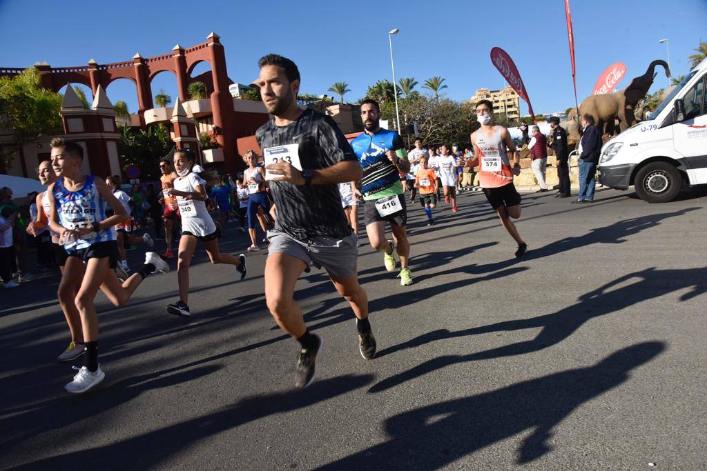 La Carrera Litoral Holiday World cuenta, como en cada edición, con tres modalidades diferentes en la carrera: de 21 kilómetros (media maratón), y de 10 y 5 kilómetros, pensados para pasear y para los niños. También se podía colaborar con dorsal 0