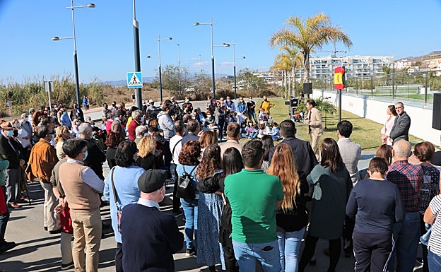 Familiares, vecinos y amigos del párroco, en el acto celebrado este pasado sábado en El Morche. 