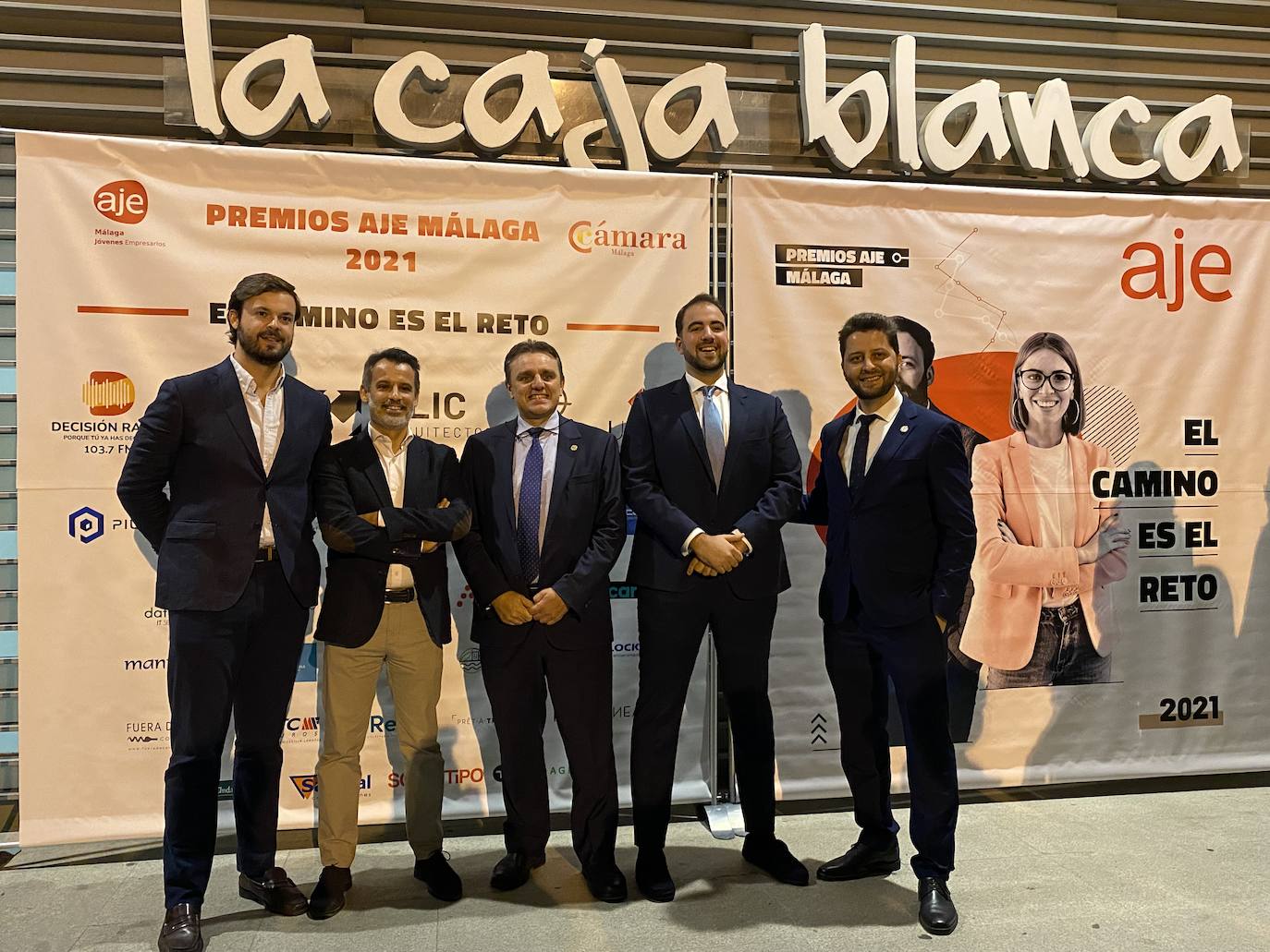 Imagen principal - Arriba, Javier Galvez, Pablo Bueno, Gustavo Peci, José González y Pablo Piqueras. Abajo, avier Pareja, Ricardo Nandwani, Luis Verde, Miguel Ángel García, José González y Juan Carlos Maldonado. En la última foto, Marisa Naranjo, Berni Rodríguez y Ana Caballero 