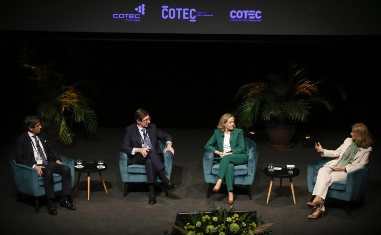 Álvarez Pallete, Goirigolzarri, Calviño y Garmendia, en el debate.