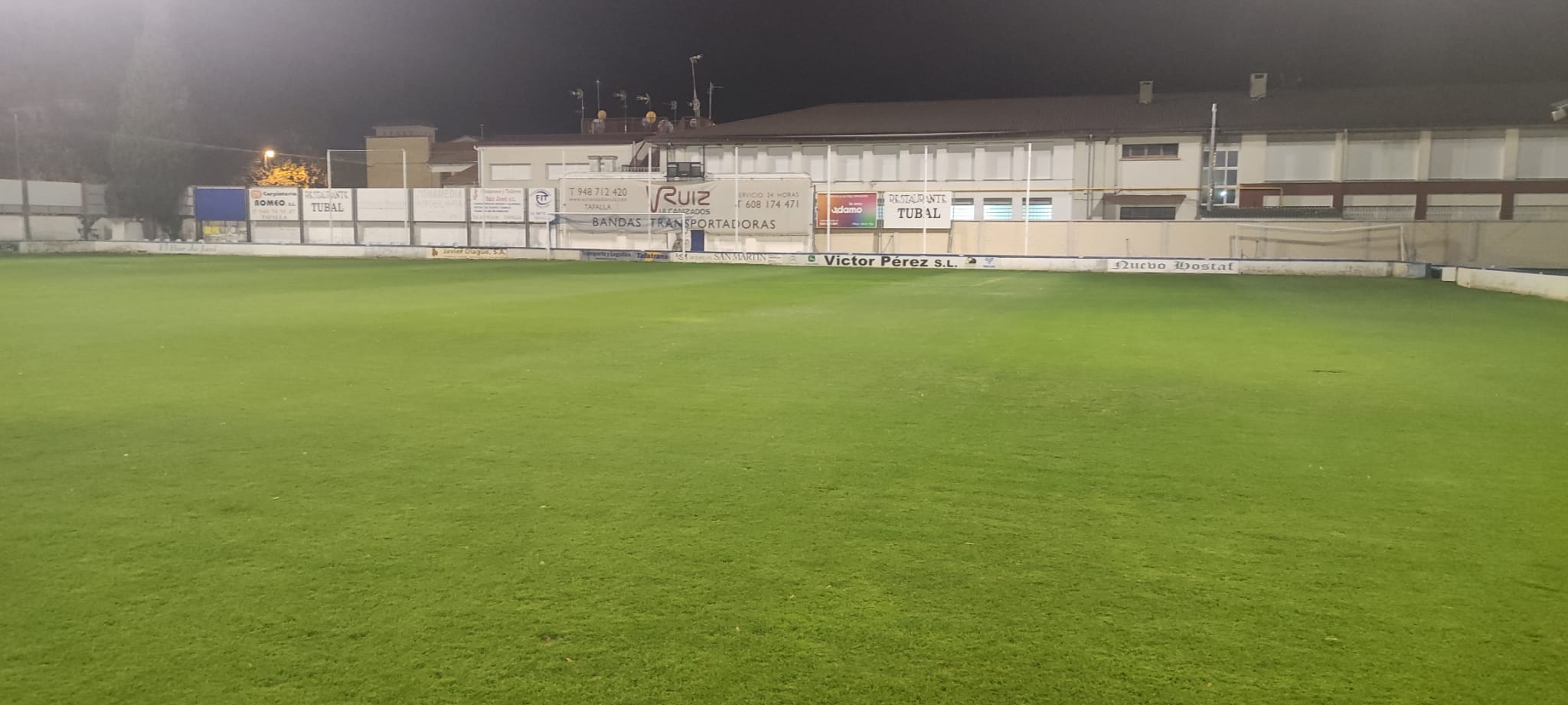 La casa de la Peña Sport, primer rival en una nueva edición de la Copa, es el campo Municipal San Fernando de Tafalla (un pueblo de apenas 10.000 habitantes). Una instalación con aforo para 4.000 personas y dotado de un césped natural de alta calidad con grandes dimensiones (105x67). Cumple con todos los requisitos exigidos por la Federación para albergar un partido de Copa, ya que fue acondicionado en la temporada 19-20 para recibir al Fuenlabrada en esta misma competición. Este estadio se encuentra a 25 minutos de Pamplona, por lo que el Málaga podrá concentrarse en la capital navarra para el encuentro.