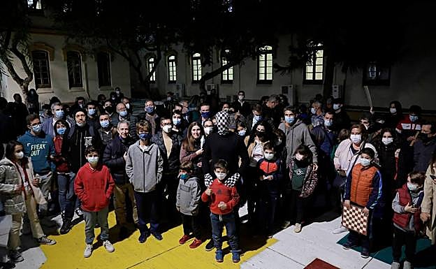 Imagen principal - Rey Enigma pone a prueba a los ajedrecistas de Málaga