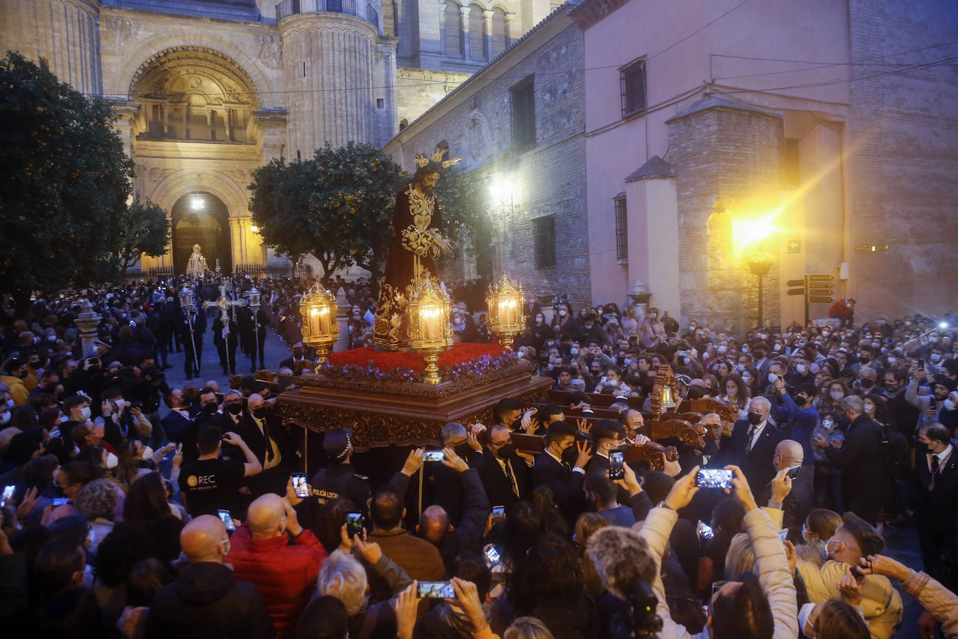 16 formaciones musicales participaron en los cortejos acompañando a las imágenes que salieron desde la Catedral 