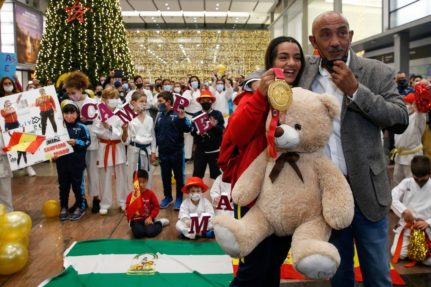 Recibimiento en su vuelta a casa a la campeona mundial María Torres. 