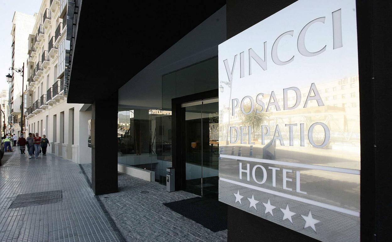 Arranca el ciclo de conferencias 'Los Jueves de Vincci Posada del Patio' con el oncólogo Emilio Alba