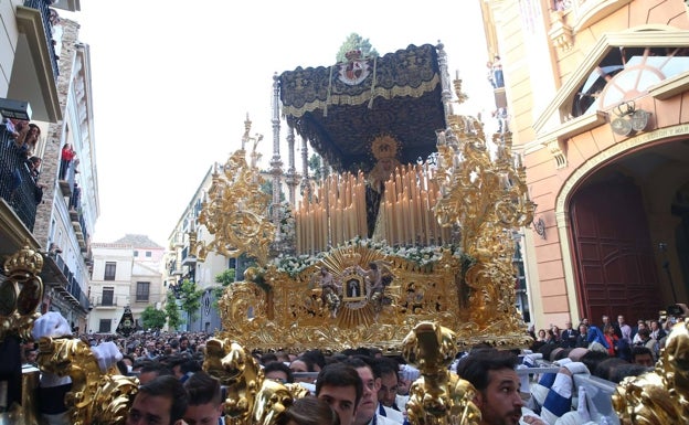 La Virgen de la Paloma ya protagonizó una salida extraordinaria el pasado 23 de octubre en su trono procesional. 