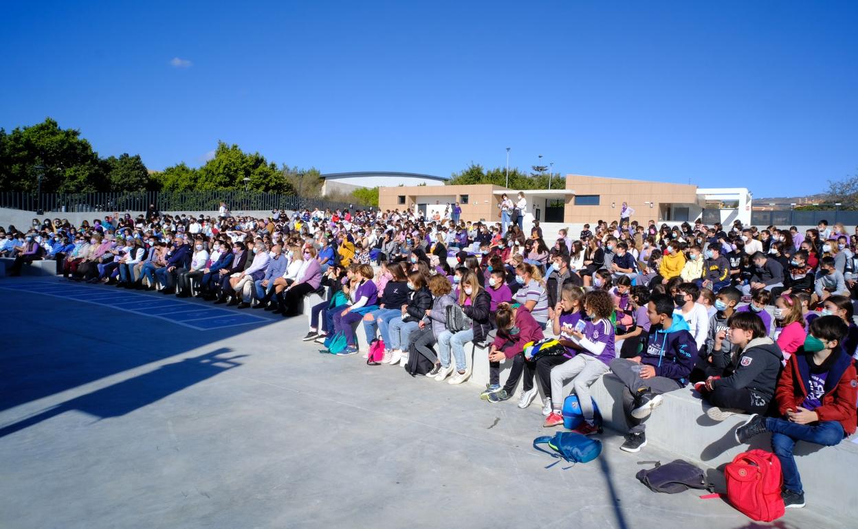 Alumnado participante en las actividades que han tenido lugar este jueves en el auditorio municipal. 