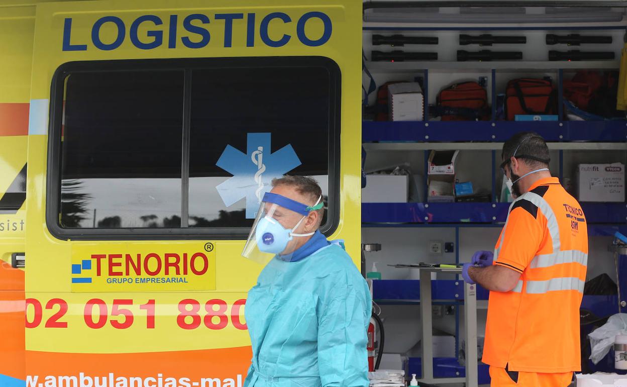 Imagen de archivo de dos sanitarios. 