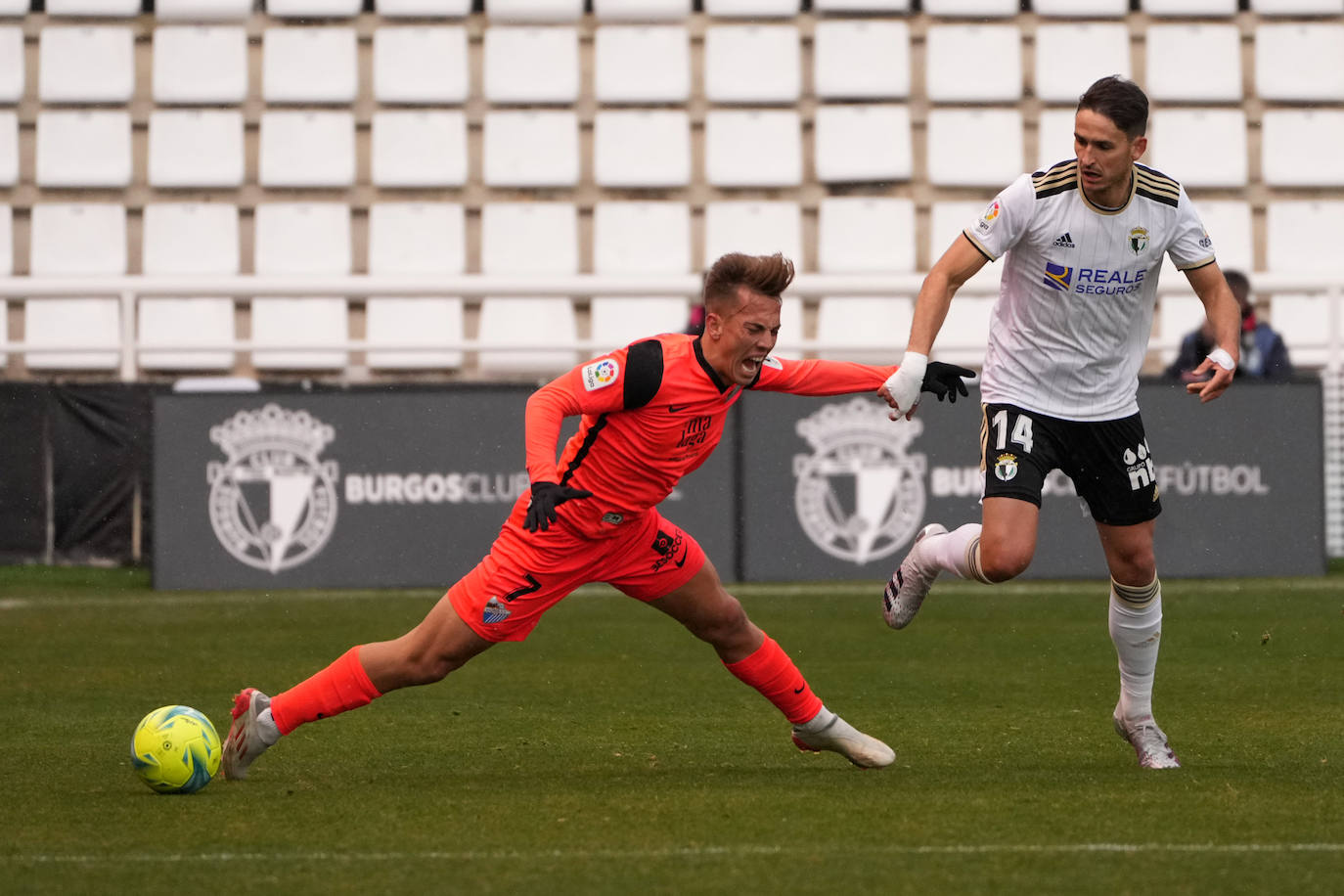 Fotos: Derrota y mala imagen del Málaga en Burgos