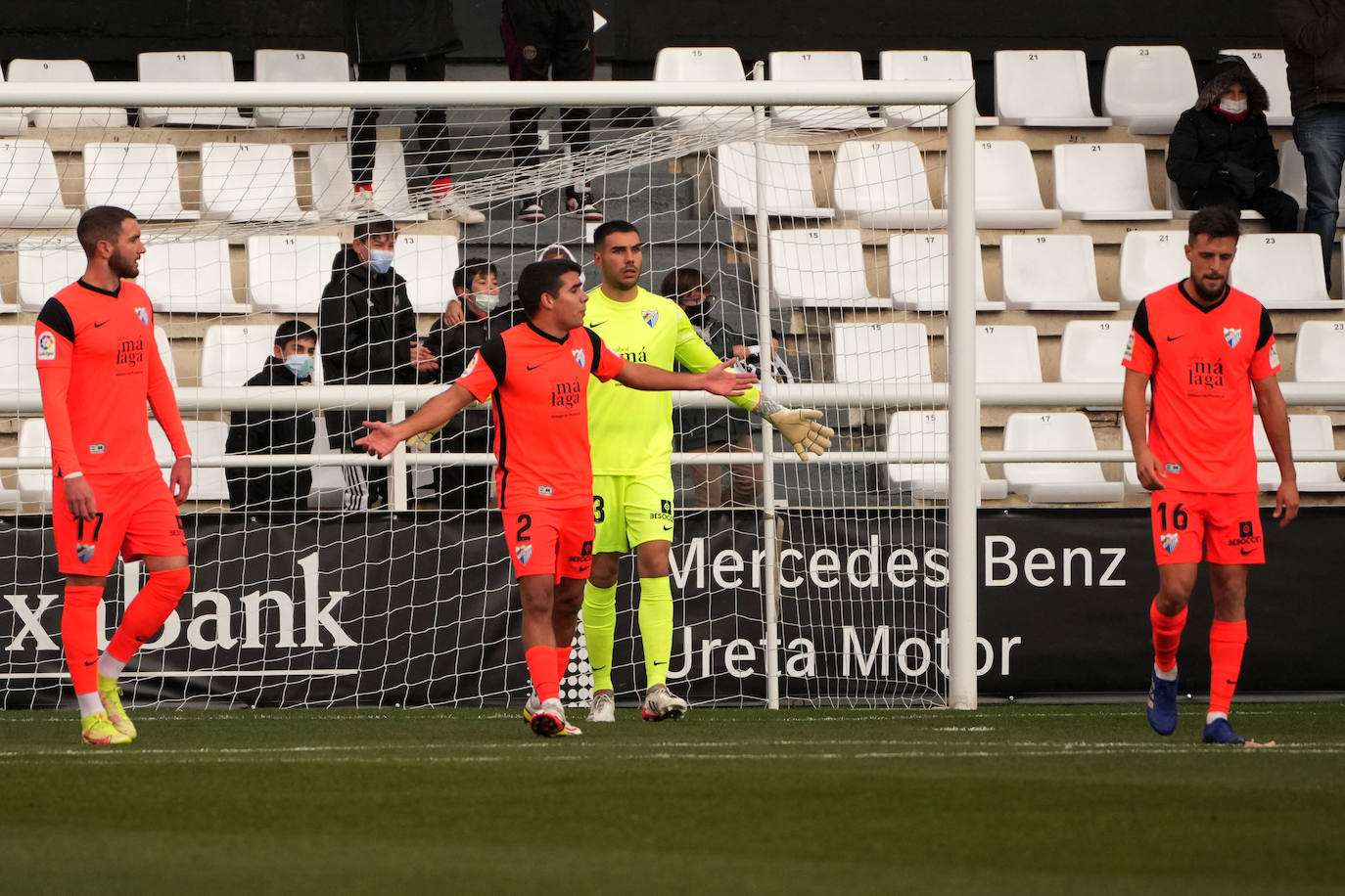 Fotos: Derrota y mala imagen del Málaga en Burgos