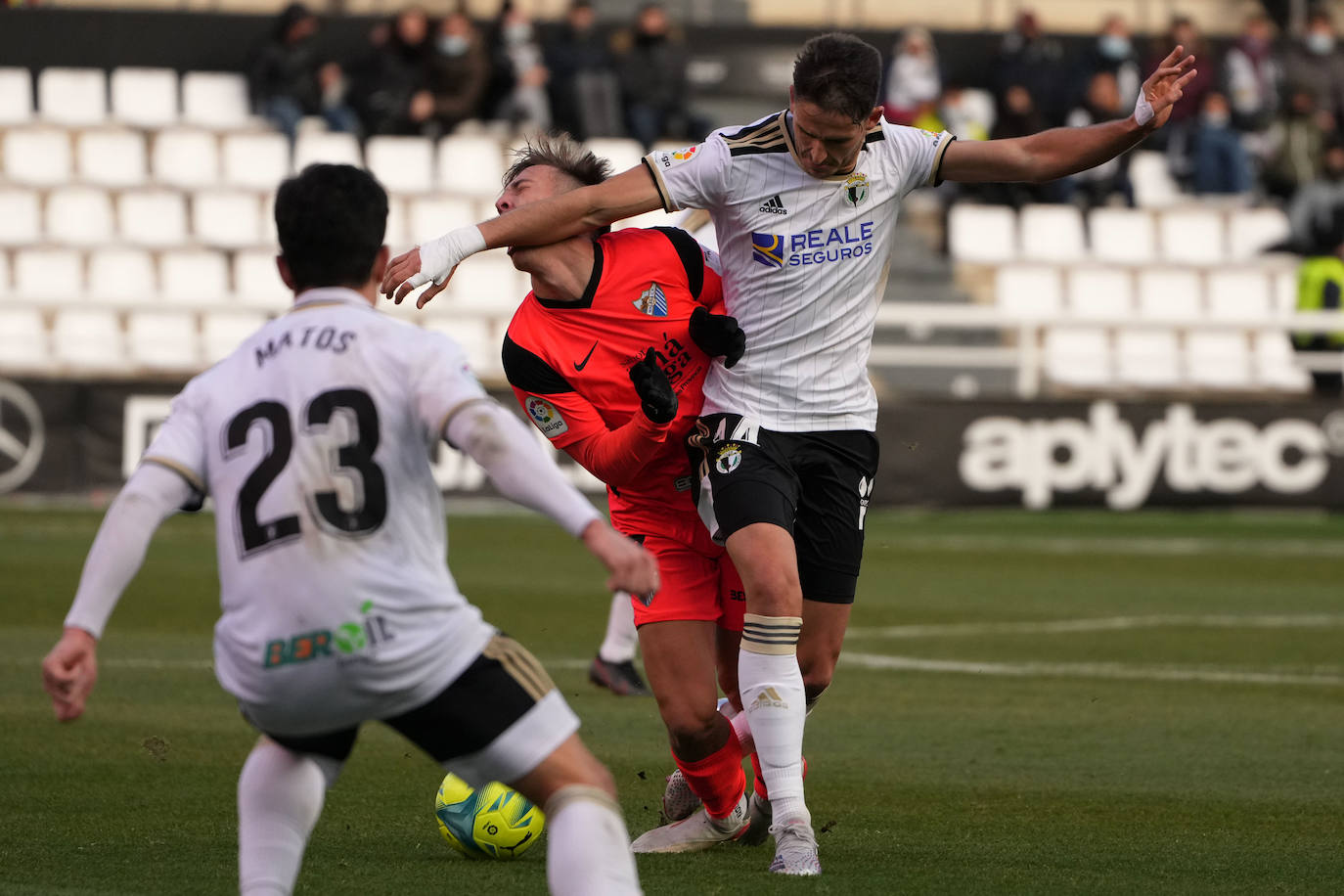 Fotos: Derrota y mala imagen del Málaga en Burgos