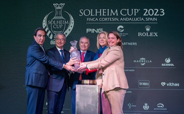 De izquierda a derecha, el director de Finca Cortesín, Vicente Rubio; el presidente de la Diputación de Málaga, Francis Salado; el secretario general para el Turismo de la Junta de Andalucía, Manuel Muñoz; la presidenta del Ladies European Tour, Liz Moore, y la CEO del Ladies European Tour, Alexandra Armas.